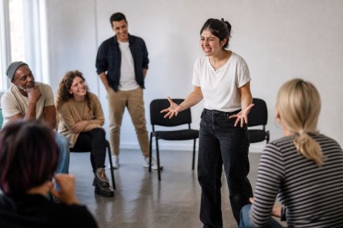 Comment les ateliers de théâtre amateur créent du lien social