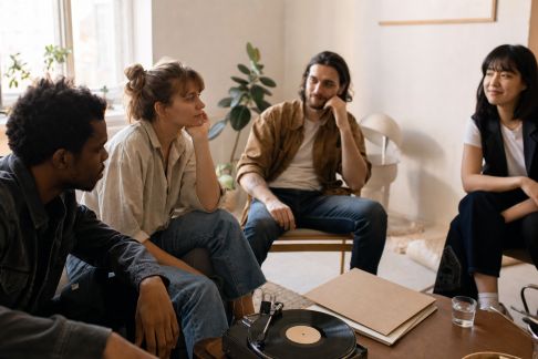 Organiser un club d’écoute musicale entre amis : nos conseils pratiques
