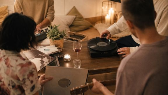 Mettre en place une soirée découverte musicale à domicile