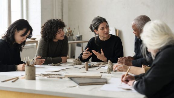 Émergence des collectifs d’artistes : collaboration et innovation au cœur du processus créatif