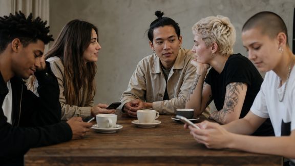 Les nouveaux visages de la critique culturelle à l’ère des réseaux sociaux