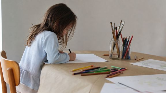 Préparer une exposition collaborative de livres illustrés à la maison
